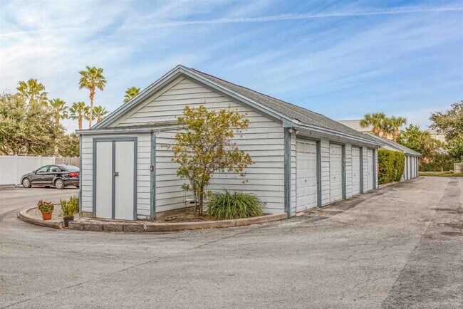 Building Photo - 200 16th St