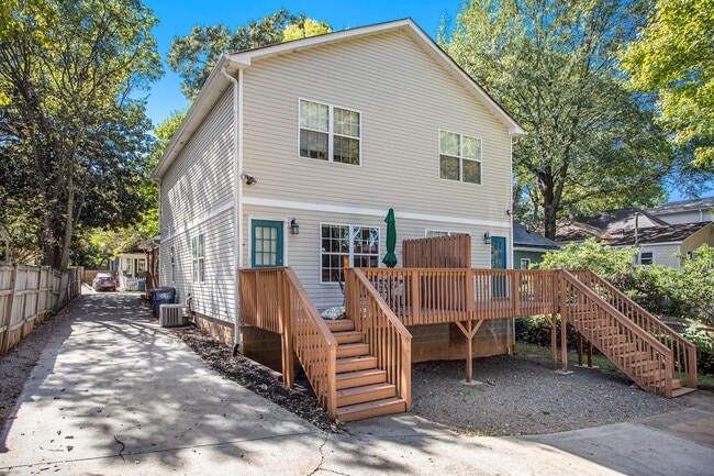 Building Photo - Newly Renovated 4/3 Near Beltline!