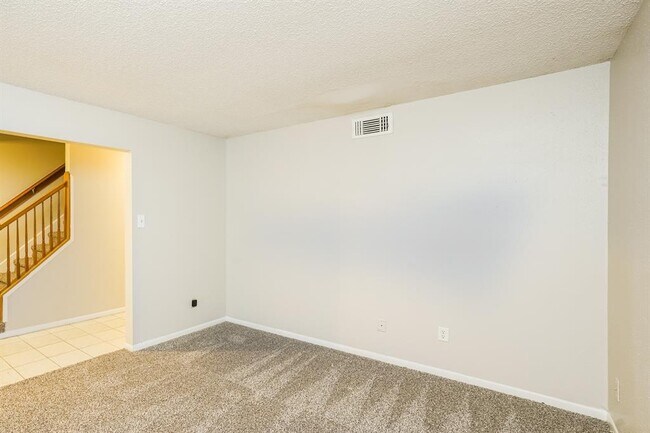 Building Photo - 8010 Goldengrove Dr