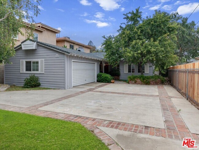 Building Photo - 23109 Mariano St