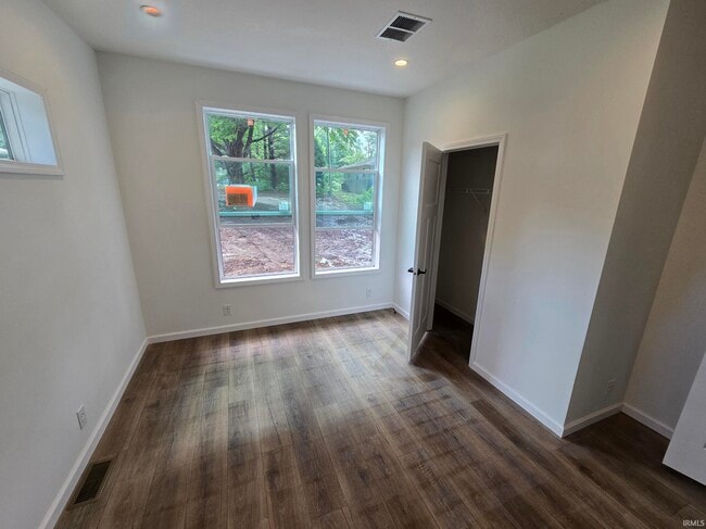 Building Photo - 2403 N Headley Rd