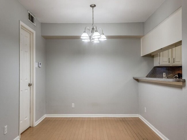 Building Photo - 2 Bedroom Townhome by SMU with a Pool!