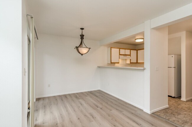 Building Photo - Tualatin condo for rent