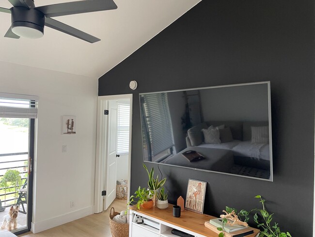 Building Photo - 2 Bedroom Condo in Winding Lake - Sunrise ...