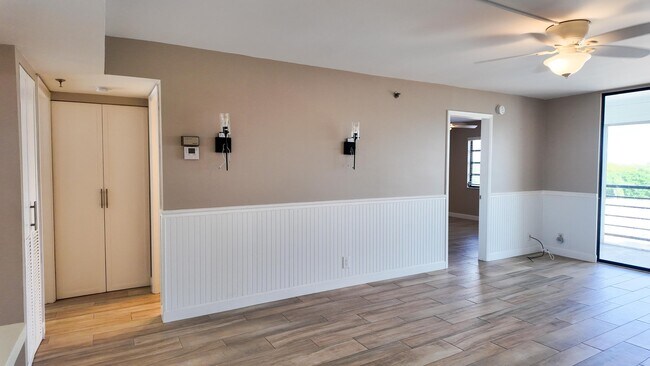 Building Photo - 4640 Lucerne Lakes Blvd W