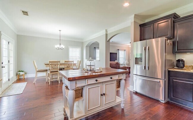 Building Photo - Stunning 3 Bedroom, 2.5 Bathroom- Concord Park in Cayce! Available July 2026!