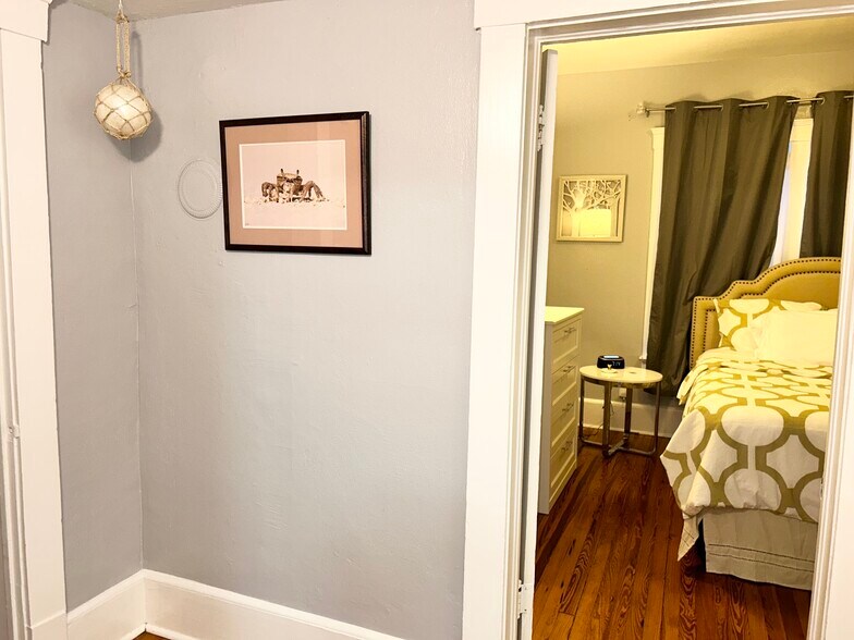 Building Photo - 1039 Riviera St