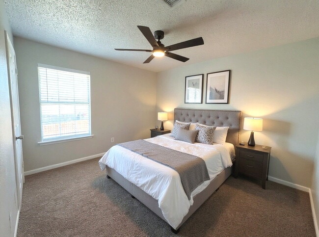 Building Photo - For Lease: Beautifully Remodeled 3-Bed Two-Story in Quiet DeSoto Neighborhood