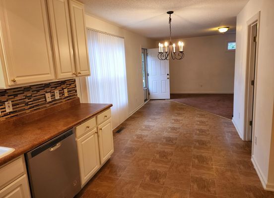 kitchen - 837 Shackleton Rd
