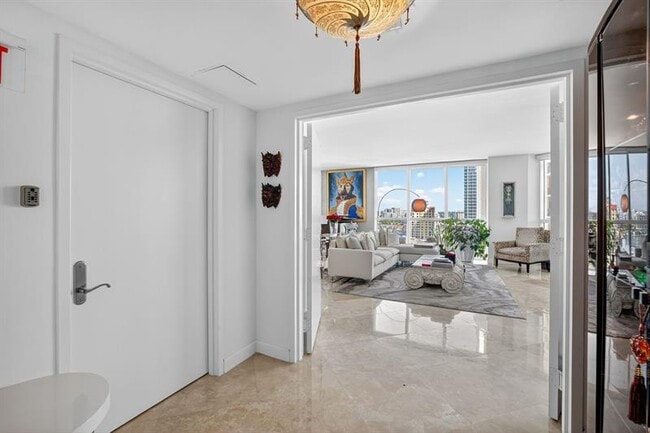 Building Photo - 101 S Fort Lauderdale Beach Blvd