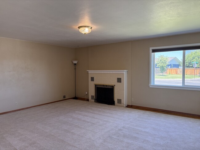 Building Photo - 501 Grandview Ave