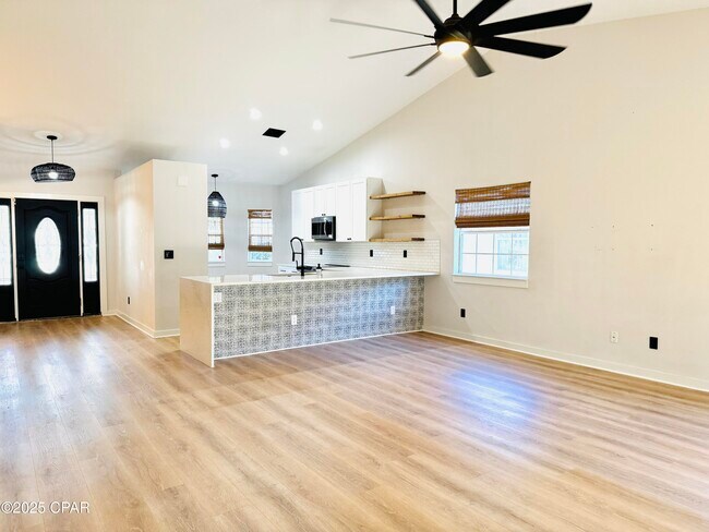 Building Photo - 205 Covington St