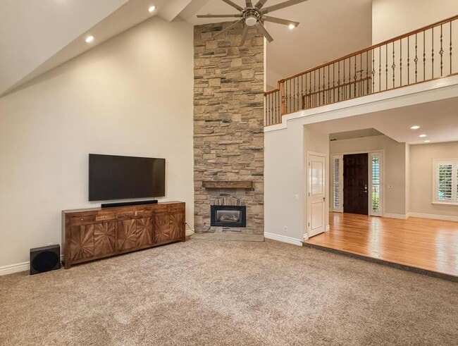 Building Photo - 1615 E Lakeview Way