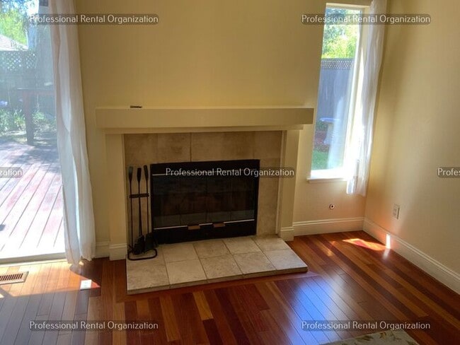 Building Photo - Beautiful Eastside 4 Bedroom, 3 Full baths in quiet neighborhood