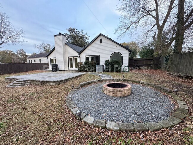 Building Photo - 1886 Benson Ave SE