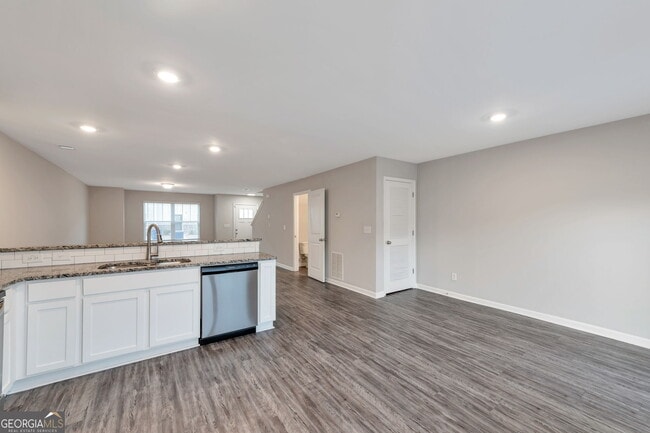 Building Photo - 320 Ashigan St