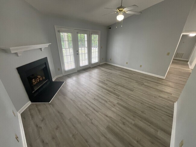Building Photo - 7117 W Friendly Ave