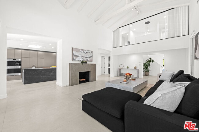 Building Photo - 201 S Bedford Dr