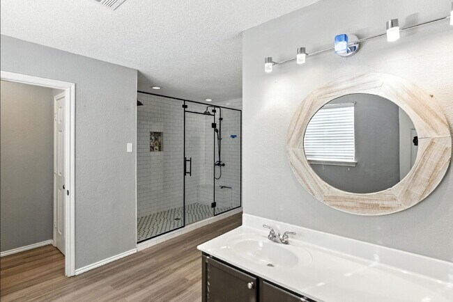 Building Photo - 22023 Oriole Hill Dr