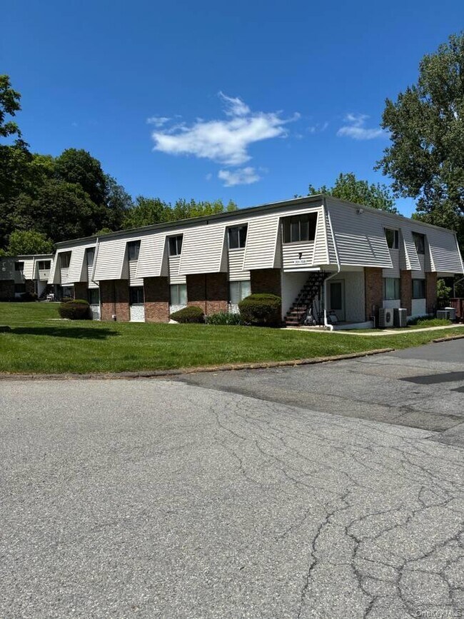 Building Photo - 705 Cortland Dr