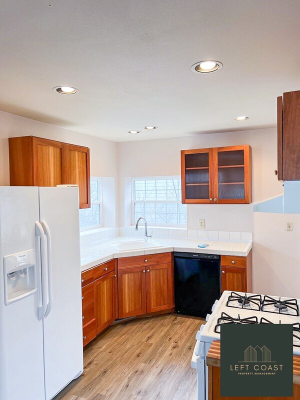 Building Photo - 6314 SW Harbor Ave