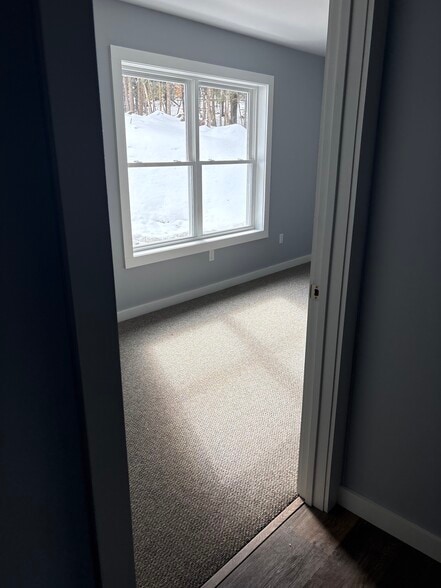 Building Photo - 867 Upper Pleasant Valley Rd