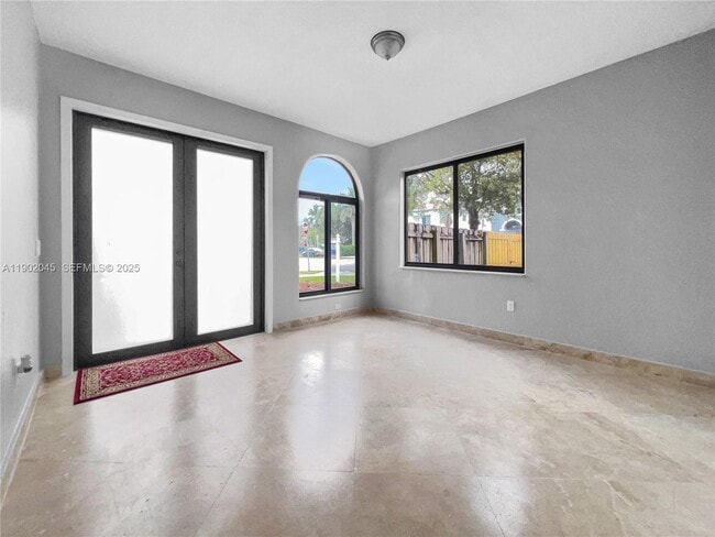 Building Photo - 1736 NE 9th Dr