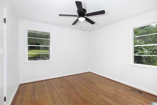 Building Photo - 724 Rose Dr
