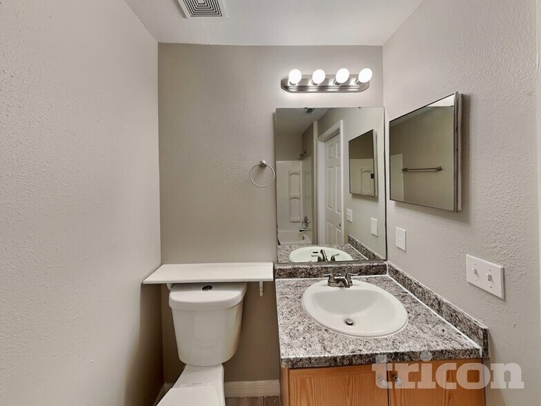 Building Photo - 521 Cloudcroft Dr