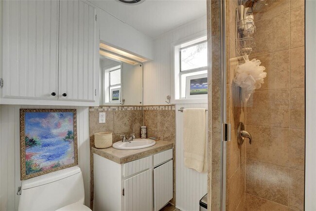 Building Photo - 221 N Johnson Ave