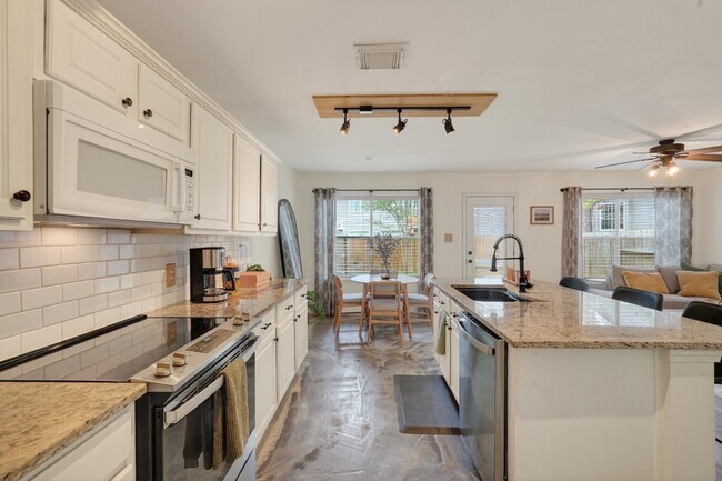 Building Photo - 30 Butterfly Branch Pl