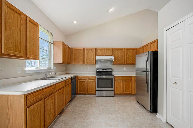 Building Photo - 5913 Lafayette Ln