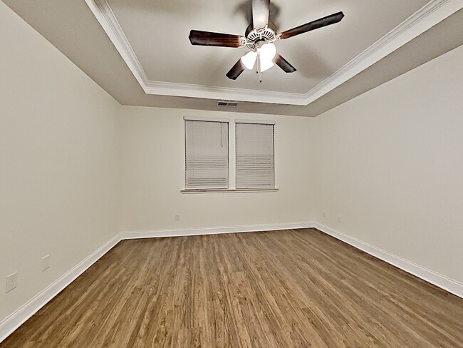 Building Photo - 312 Elmhurst Dr