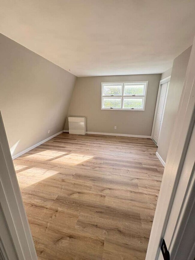 Building Photo - Spacious 4-Bedroom Home in Cleveland