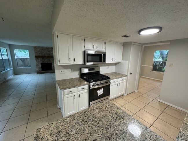 Building Photo - 4204 Everest Ln