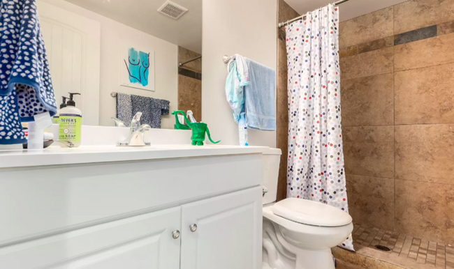 Building Photo - FULLY REMODELED HOME WITHIN A SHORT DISTAN...