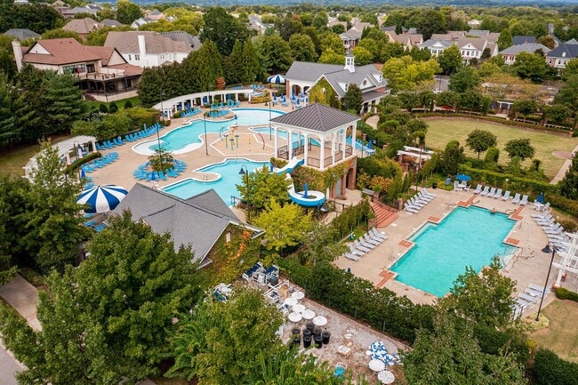 Building Photo - Luxurious Low-Maintenance Living in Westha...