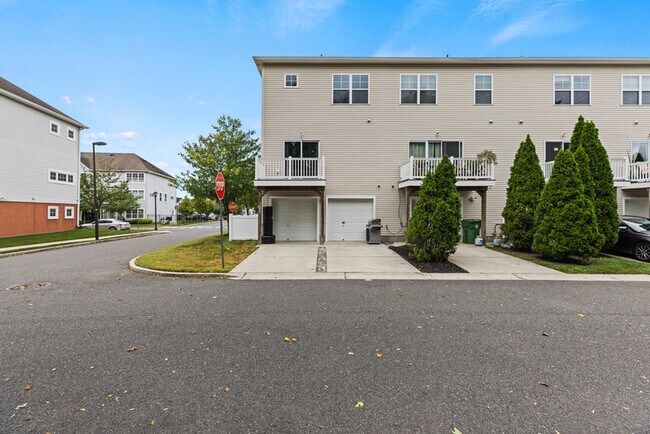 Building Photo - 36 S Poplar St