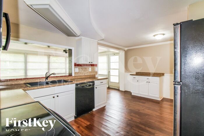 Building Photo - 4125 Woodsville Dr