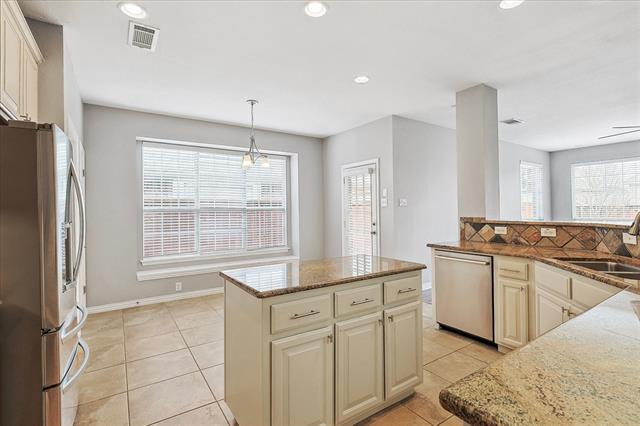 Building Photo - 8740 Dayton Dr