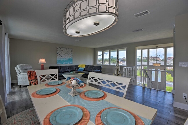 Building Photo - 726 Alden Dr