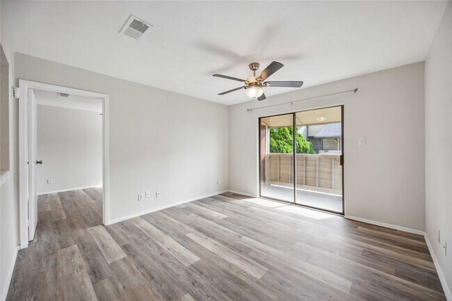 Building Photo - 15534 Zabolio Dr