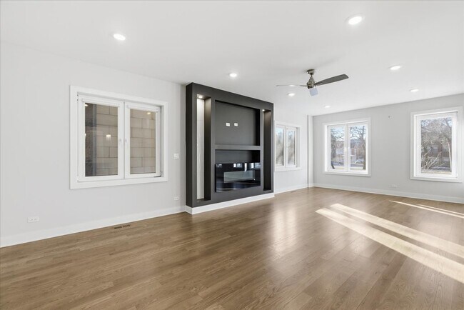 Building Photo - 4101 S Drexel Blvd