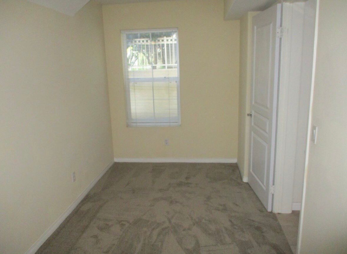 Building Photo - 7821 Daisy Cir