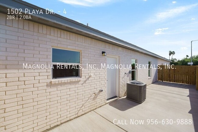 Building Photo - 1502 Playa Dr