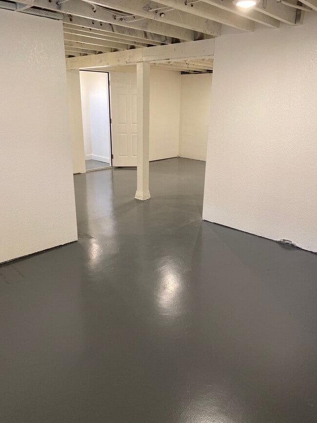 Building Photo - New Modern Remodel Hot Alberta Arts Spacio...