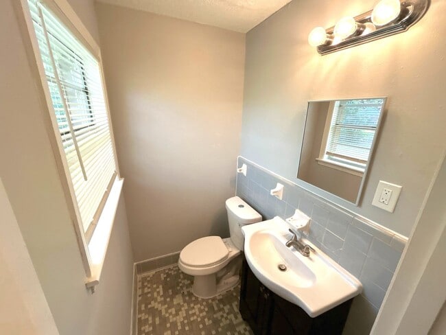 Building Photo - 3876 Windy Ave