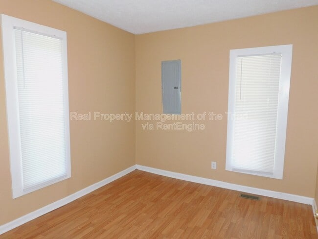 Building Photo - 164 Riverside Dr