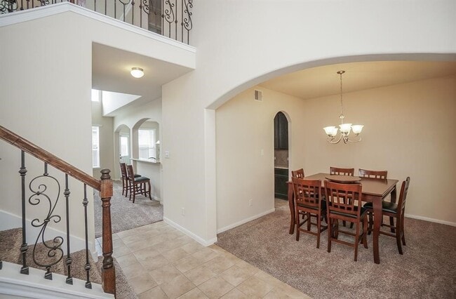 Building Photo - 25015 Diamond Ranch Dr