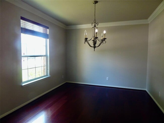 Building Photo - 1110 Willowbrook Dr